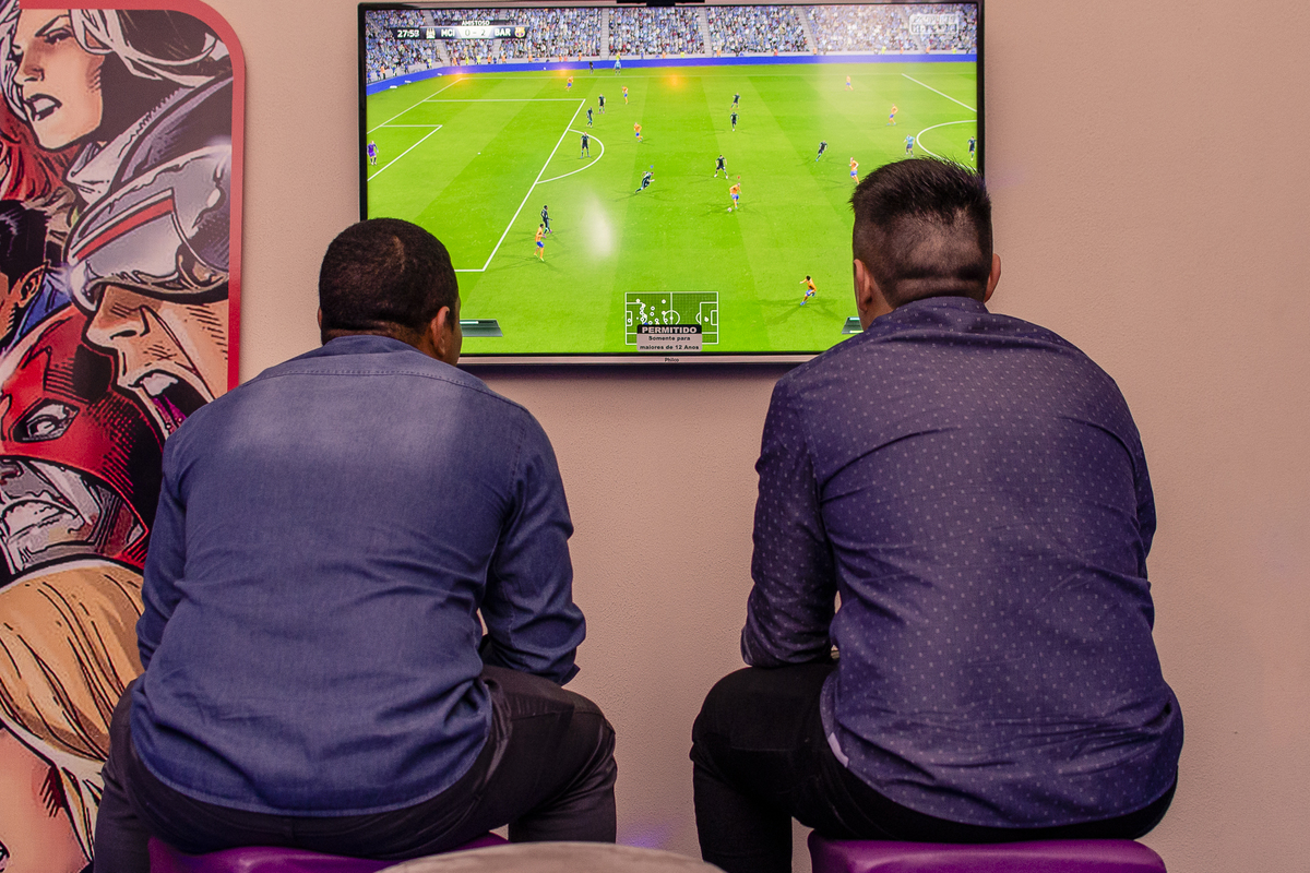 convidados jogando xbox