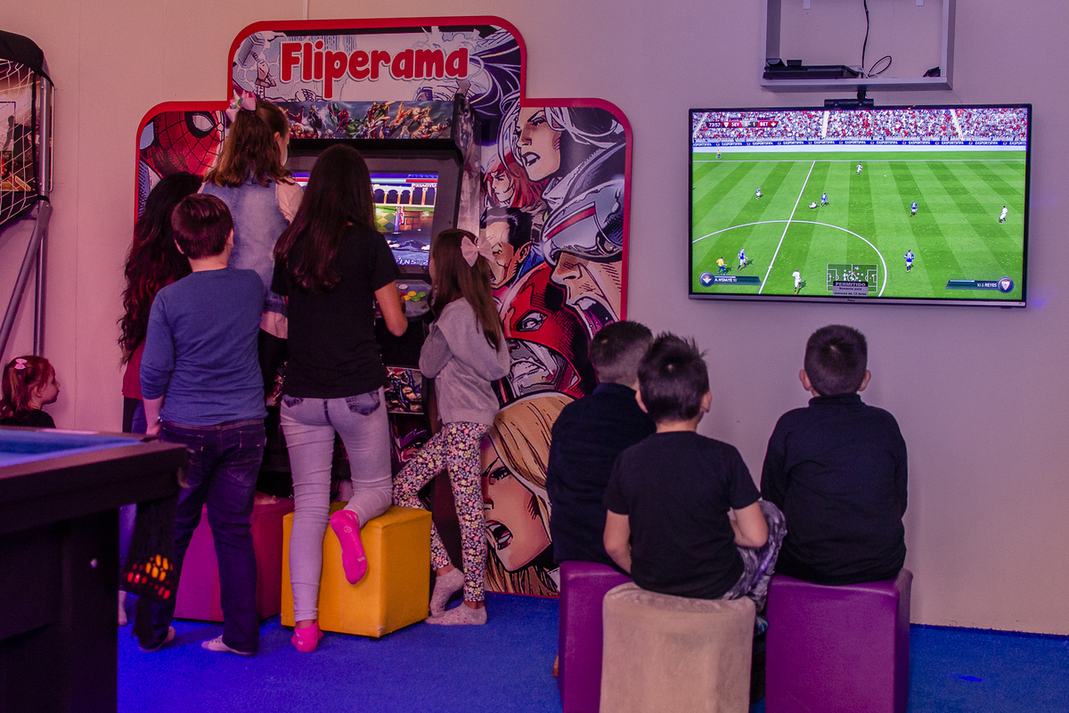 crianças jogando