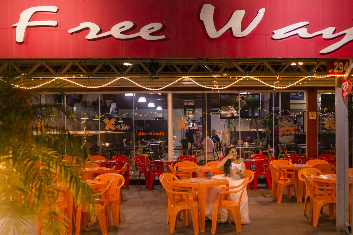 debutante comendo xis