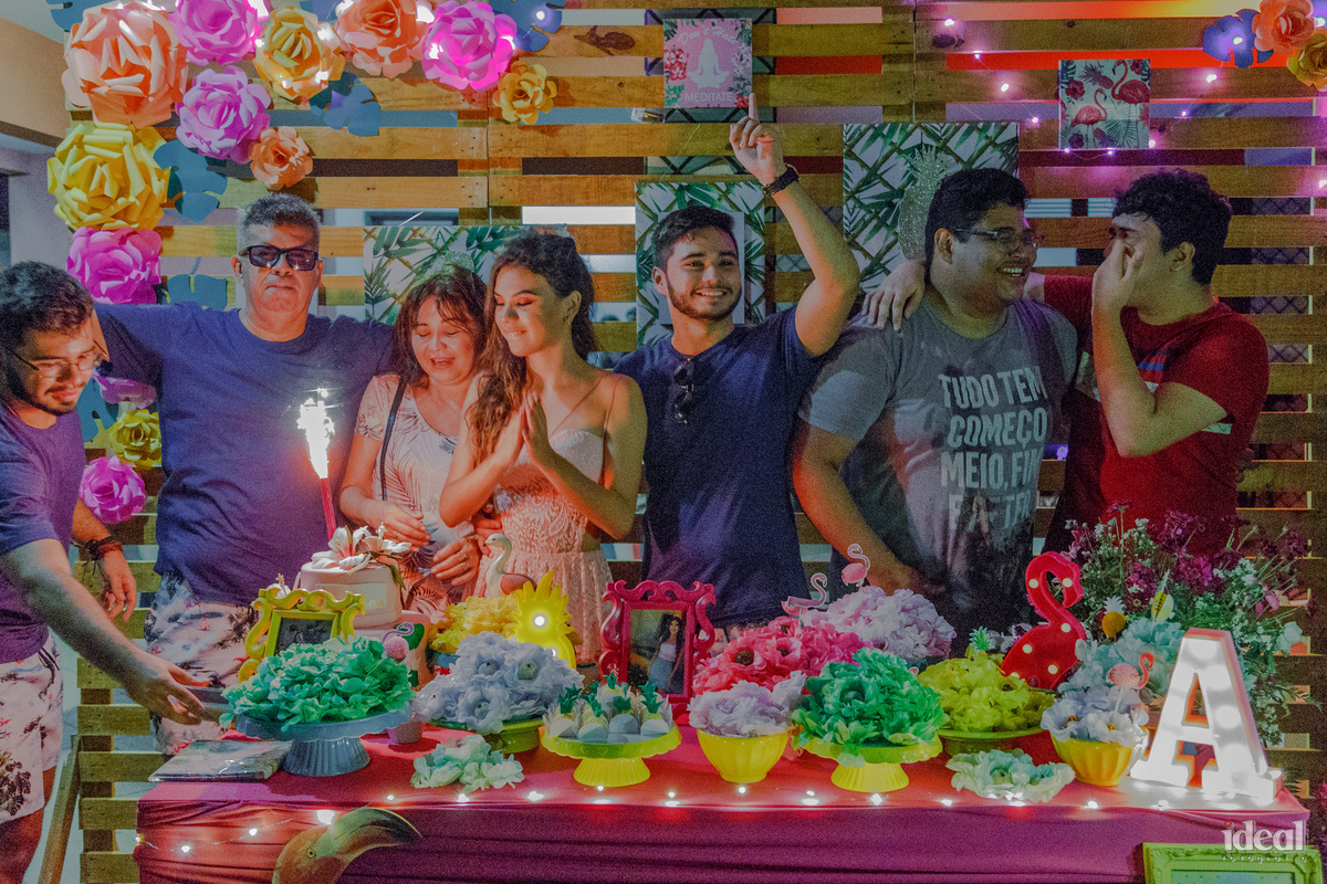 Hora do parabéns em aniversário 18 anos em São Luís