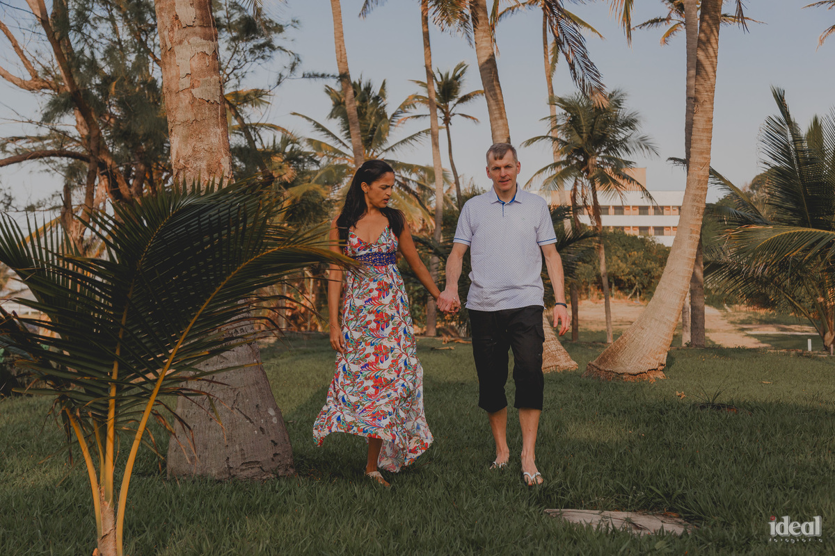 retrato de casal andando blue tree hotel são luis ideal fotografia