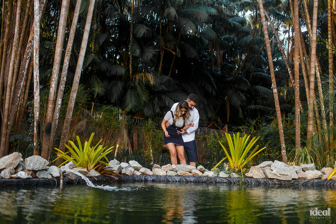 casal no lago fotografia de casal