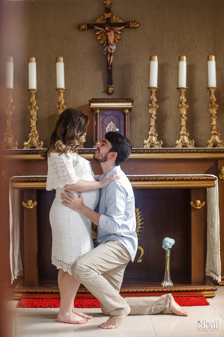 ensaio fotografico de gravida na igreja