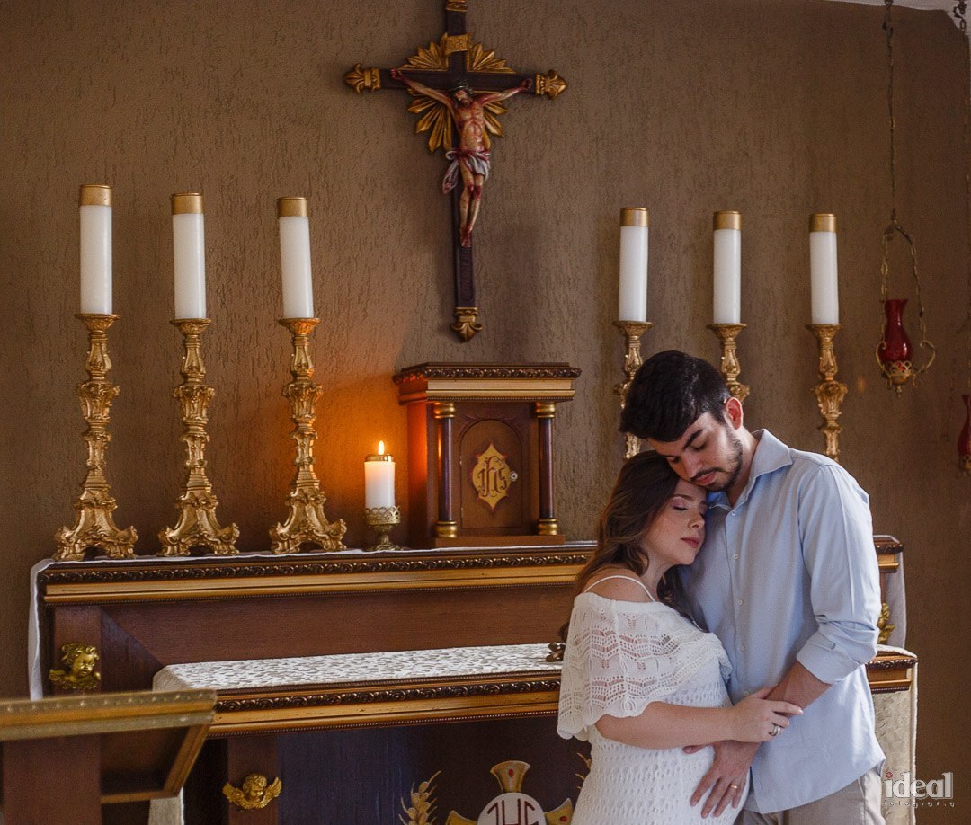 book fotografico de gestante na igreja