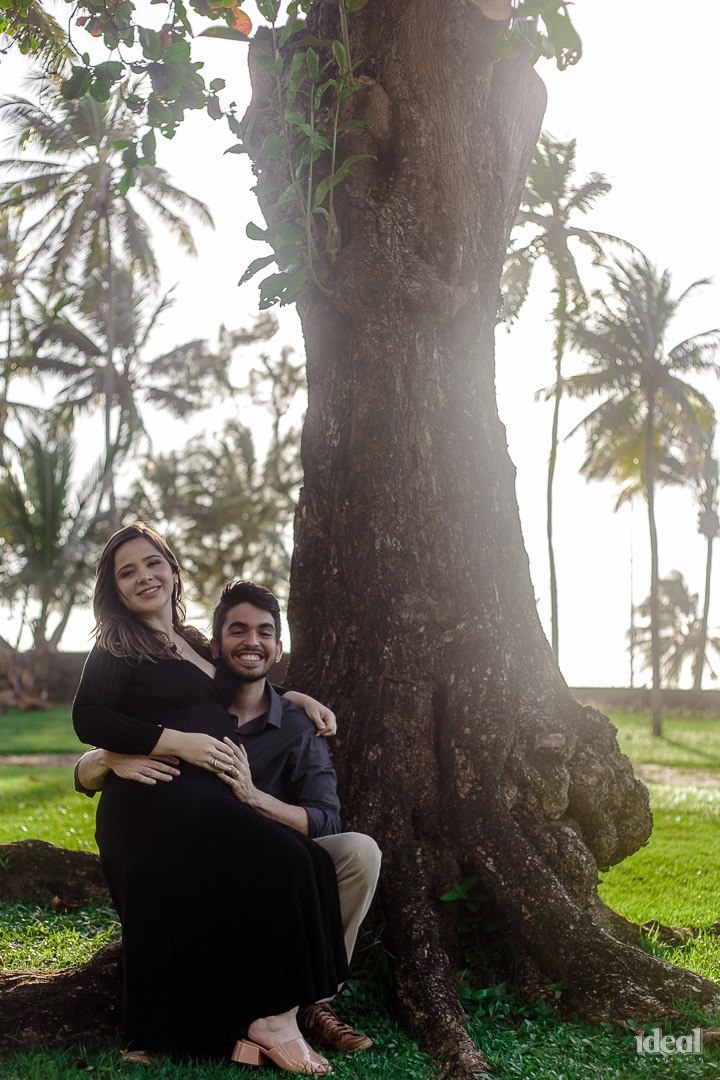 casal em book fotografico de gestante