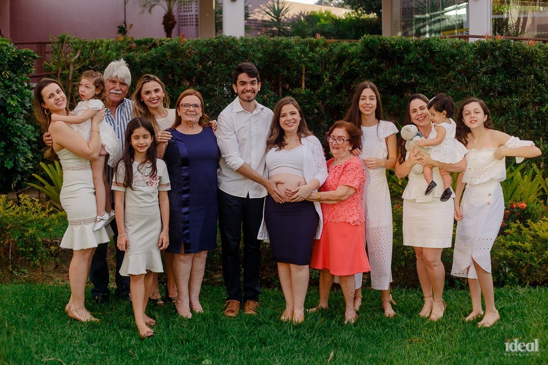 foto com toda a familia em ensaio de gravida em blue tree em sao luis