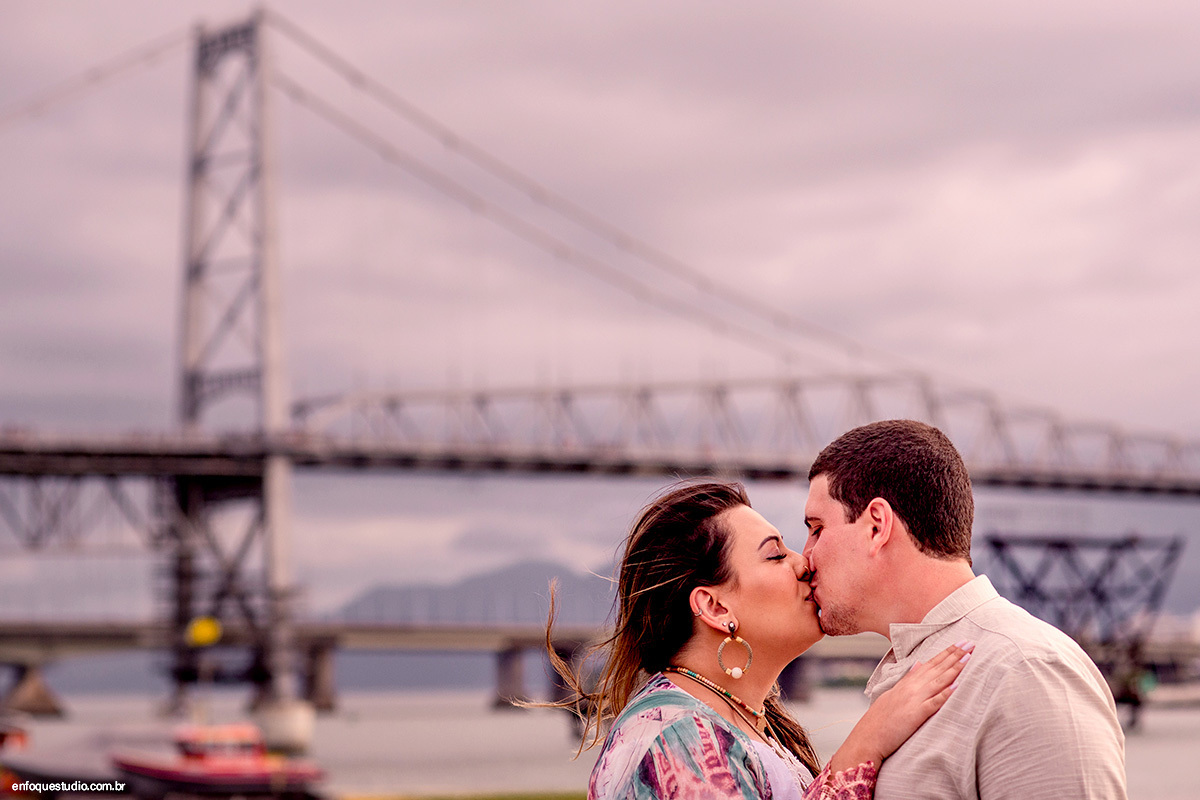 Beijo casal em Floripa
