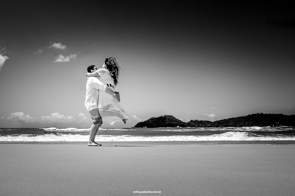 Foto com salto na praia