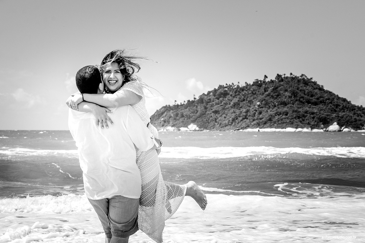 Ensaio de casal na praia de Floripa