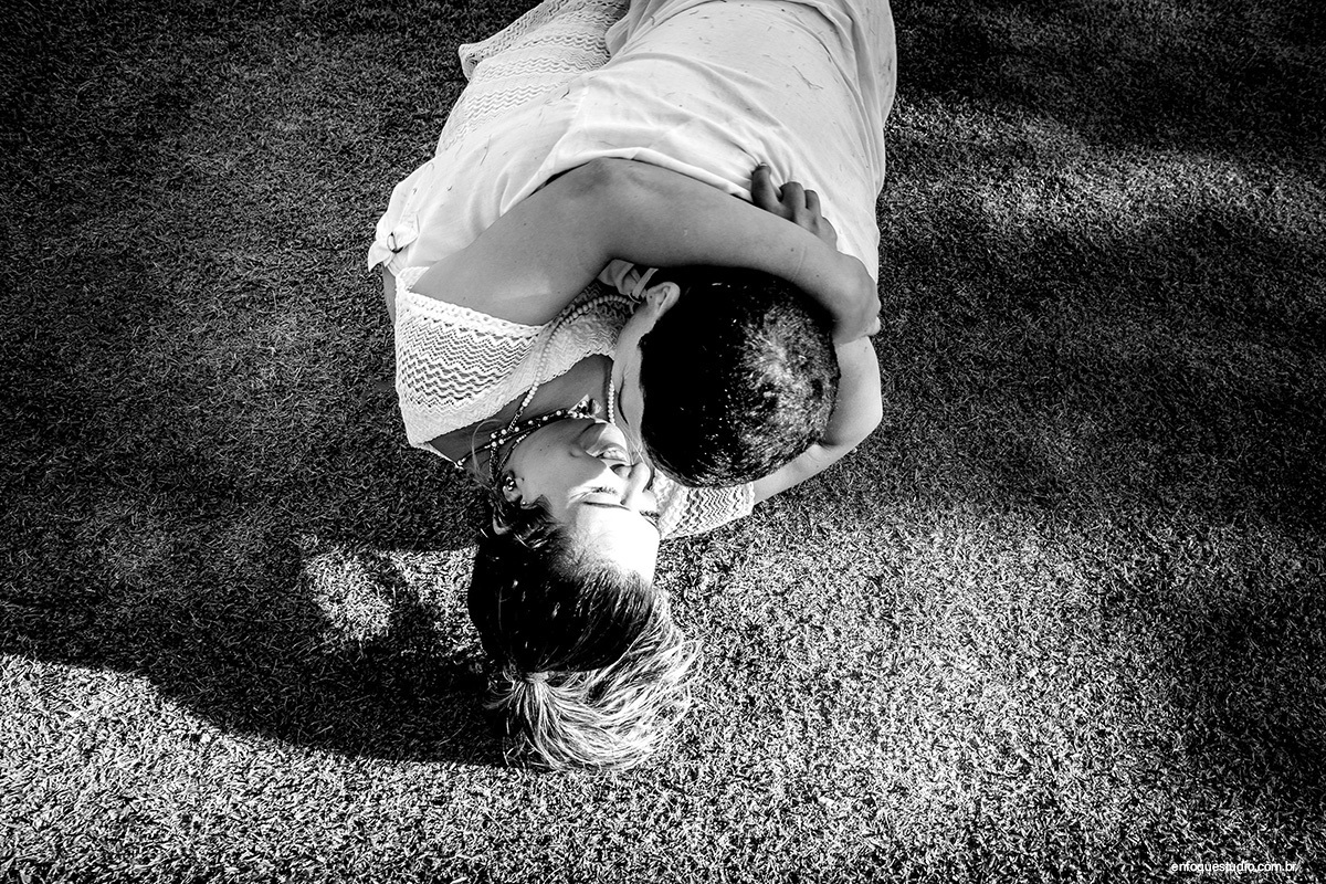 Ensaio casal se divertindo