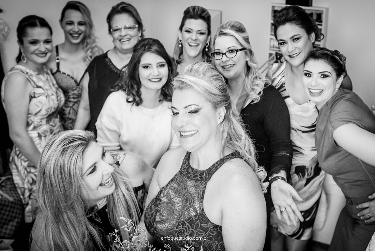Foto da noiva e madrinhas em Making of