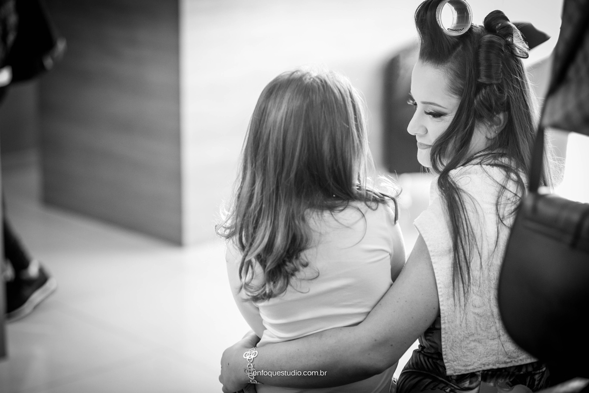 foto de mãe e filha em making of 