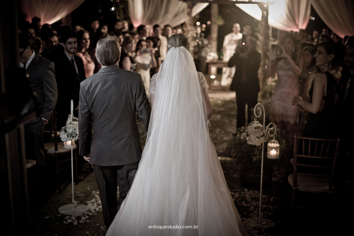 Fotos da entrada de casamento de Priscila e Gustavo no Salão Catavento em Piracicaba - SP