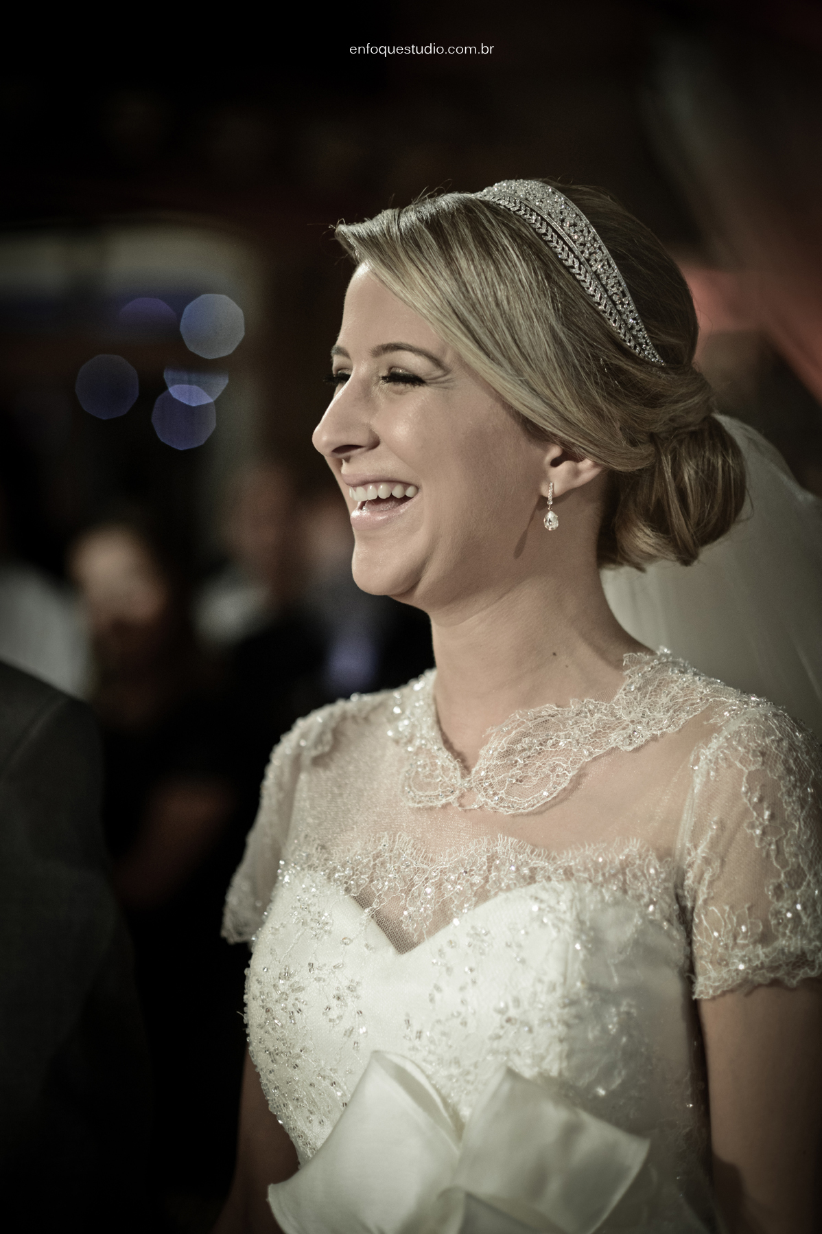 Fotos de sorrisos da noiva no casamento de Priscila e Gustavo no Salão Catavento em Piracicaba - SP