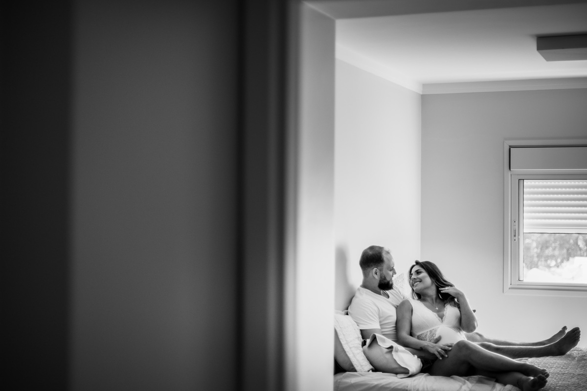 Foto no quarto de gestante com o pai