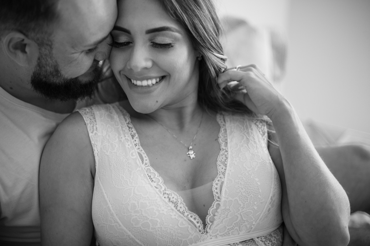 momento de cumplicidade e carinho em fotos gestante