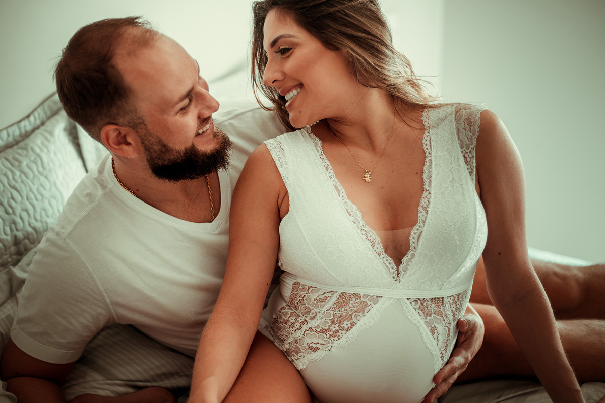 Foto gestante no quarto