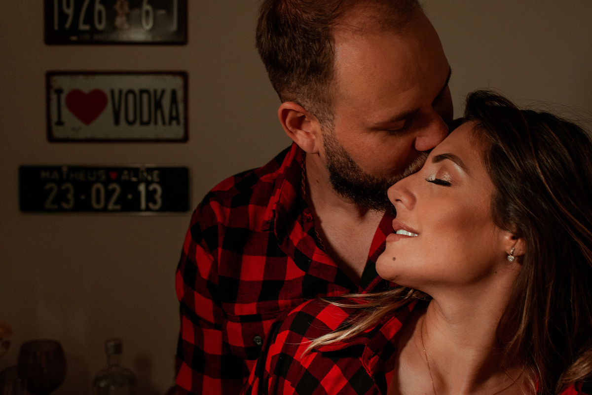 Foto de beijo em gestante