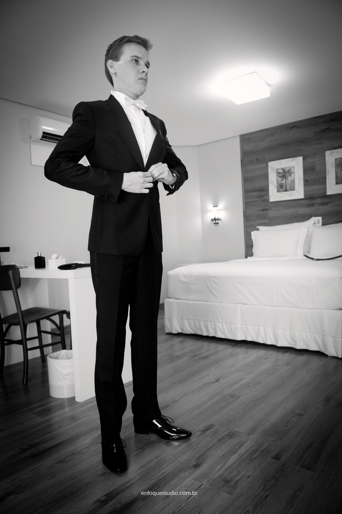 Fotos de casamento de Letícia e Fred - Making of Leonardo Foresti com cerimonia na Capela do Terras e Recepção no Salão Beira Rio - Piracicaba - SP