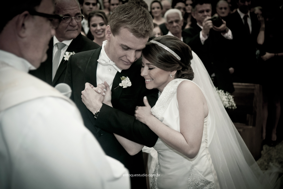 Fotos de casamento de Letícia e Fred - Making of Leonardo Foresti com cerimonia na Capela do Terras e Recepção no Salão Beira Rio - Piracicaba - SP