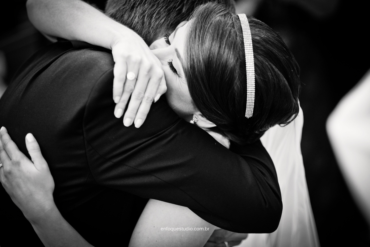 Fotos de casamento de Letícia e Fred - Making of Leonardo Foresti com cerimonia na Capela do Terras e Recepção no Salão Beira Rio - Piracicaba - SP