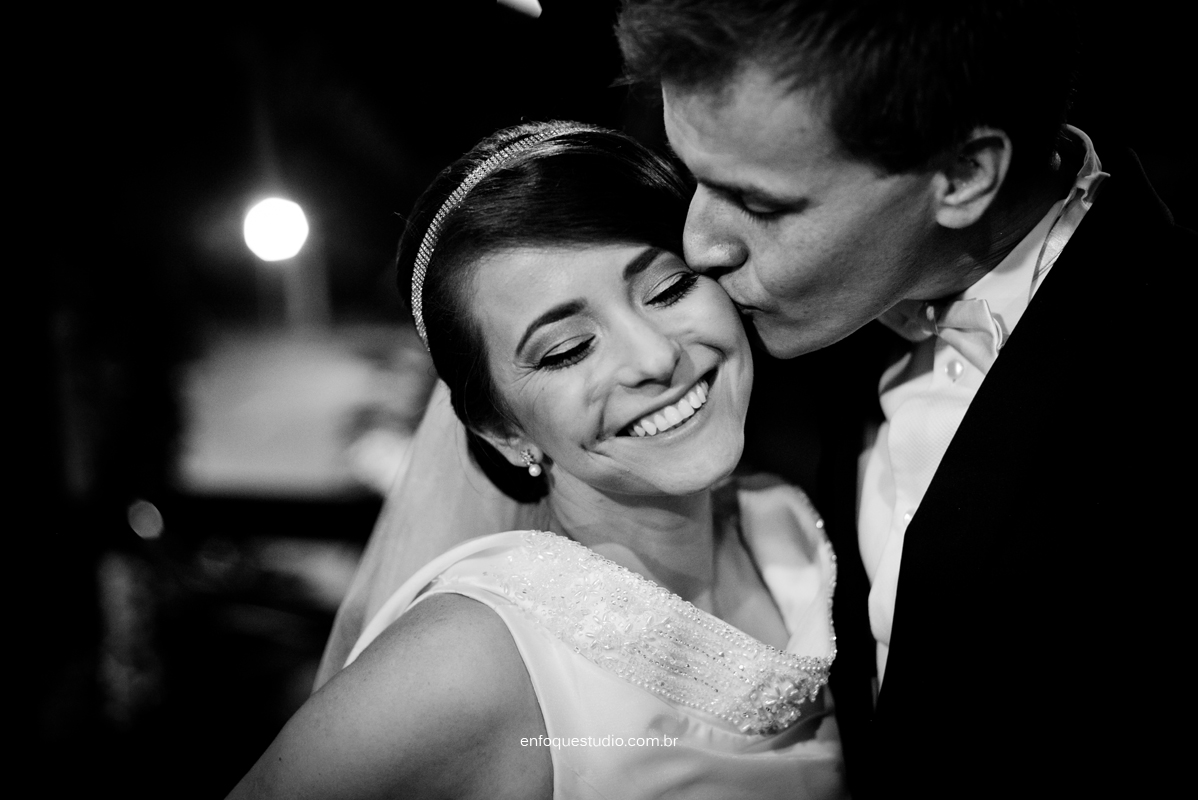 Fotos de casamento de Letícia e Fred - Making of Leonardo Foresti com cerimonia na Capela do Terras e Recepção no Salão Beira Rio - Piracicaba - SP