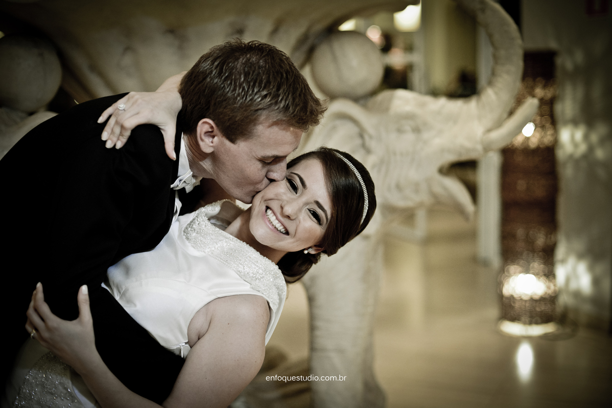 Fotos de casamento de Letícia e Fred - Making of Leonardo Foresti com cerimonia na Capela do Terras e Recepção no Salão Beira Rio - Piracicaba - SP