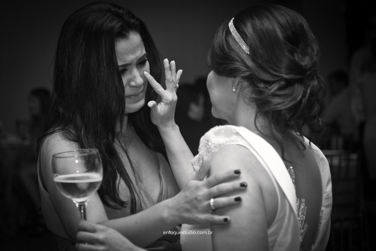 Fotos de casamento de Letícia e Fred - Making of Leonardo Foresti com cerimonia na Capela do Terras e Recepção no Salão Beira Rio - Piracicaba - SP