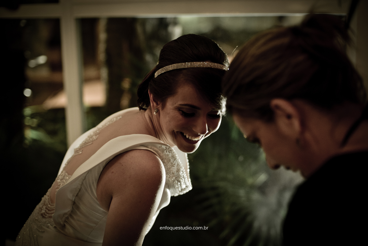 Fotos de casamento de Letícia e Fred - Making of Leonardo Foresti com cerimonia na Capela do Terras e Recepção no Salão Beira Rio - Piracicaba - SP