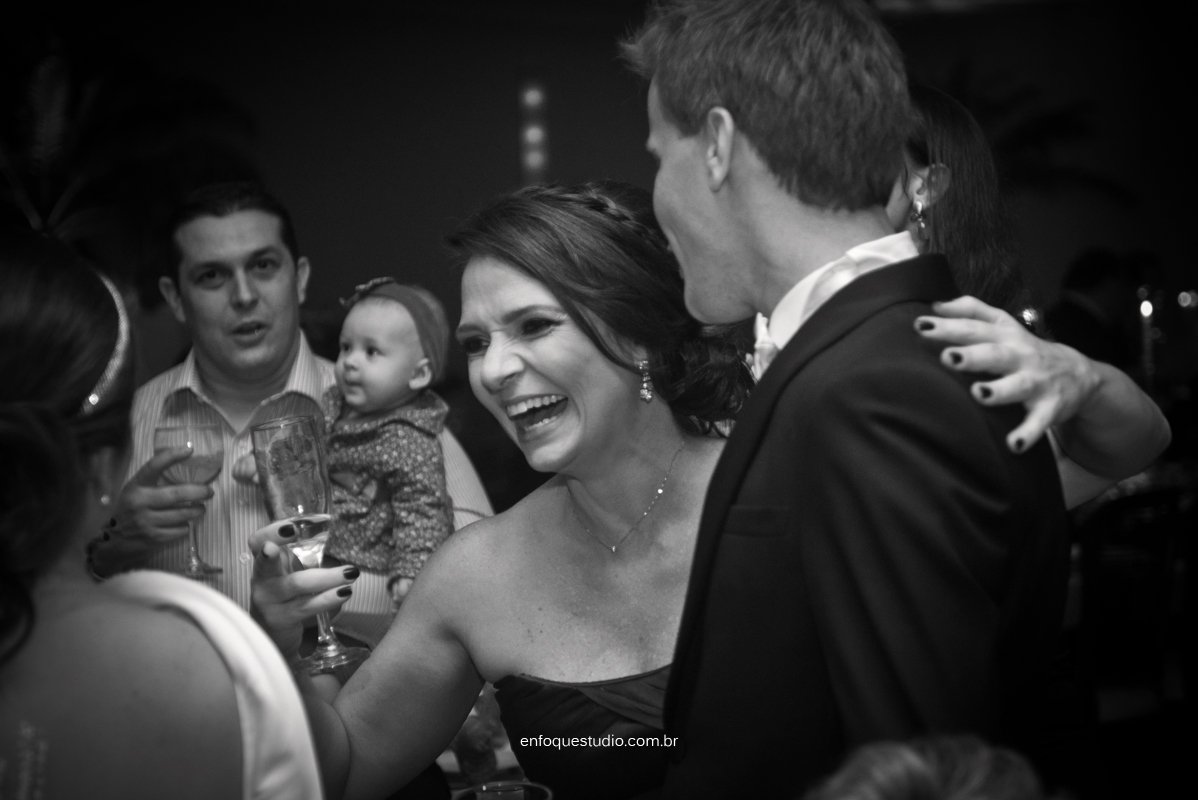 Fotos de casamento de Letícia e Fred - Making of Leonardo Foresti com cerimonia na Capela do Terras e Recepção no Salão Beira Rio - Piracicaba - SP