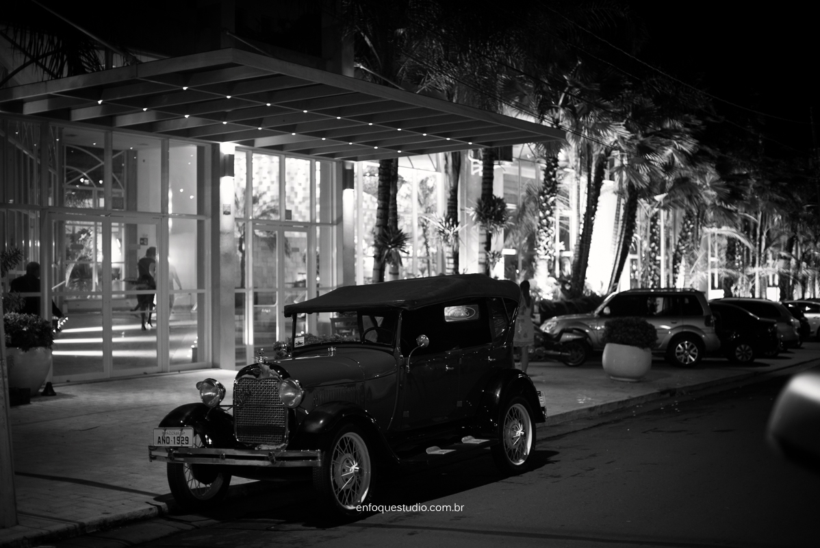 Fotos de casamento de Letícia e Fred - Making of Leonardo Foresti com cerimonia na Capela do Terras e Recepção no Salão Beira Rio - Piracicaba - SP