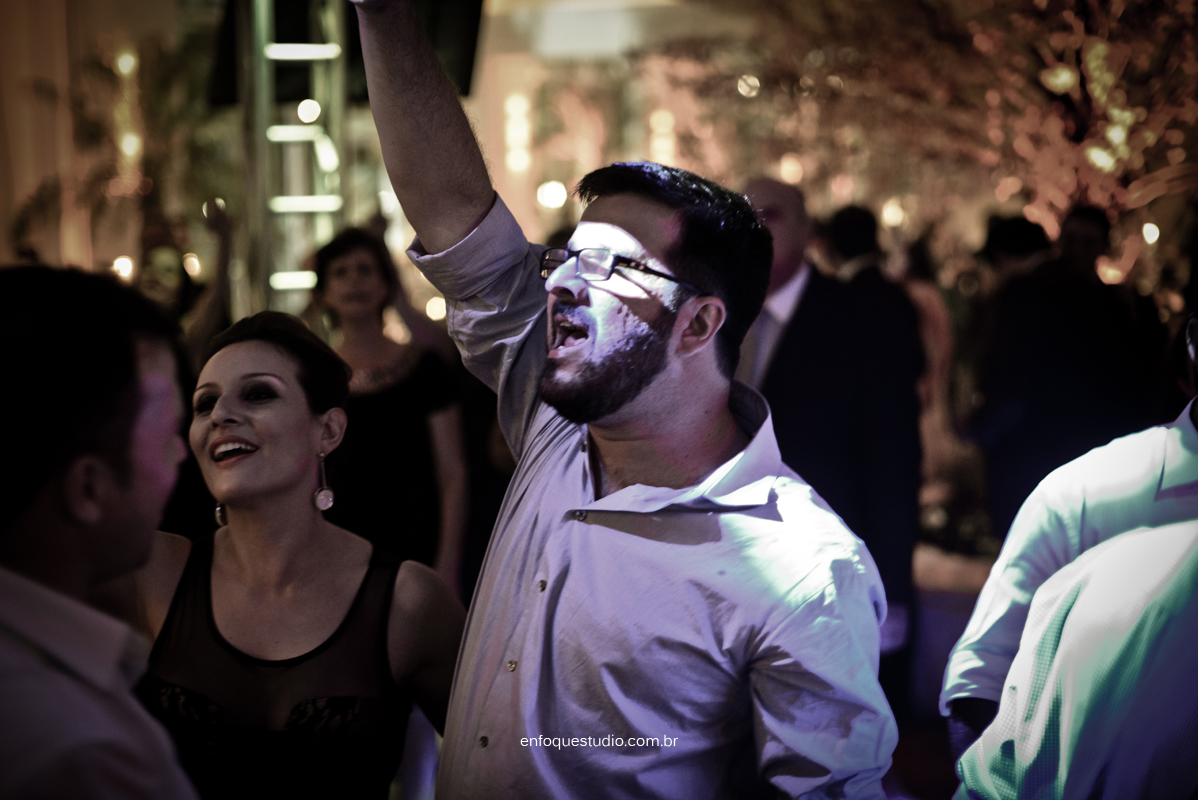 Fotos de casamento de Letícia e Fred - Making of Leonardo Foresti com cerimonia na Capela do Terras e Recepção no Salão Beira Rio - Piracicaba - SP