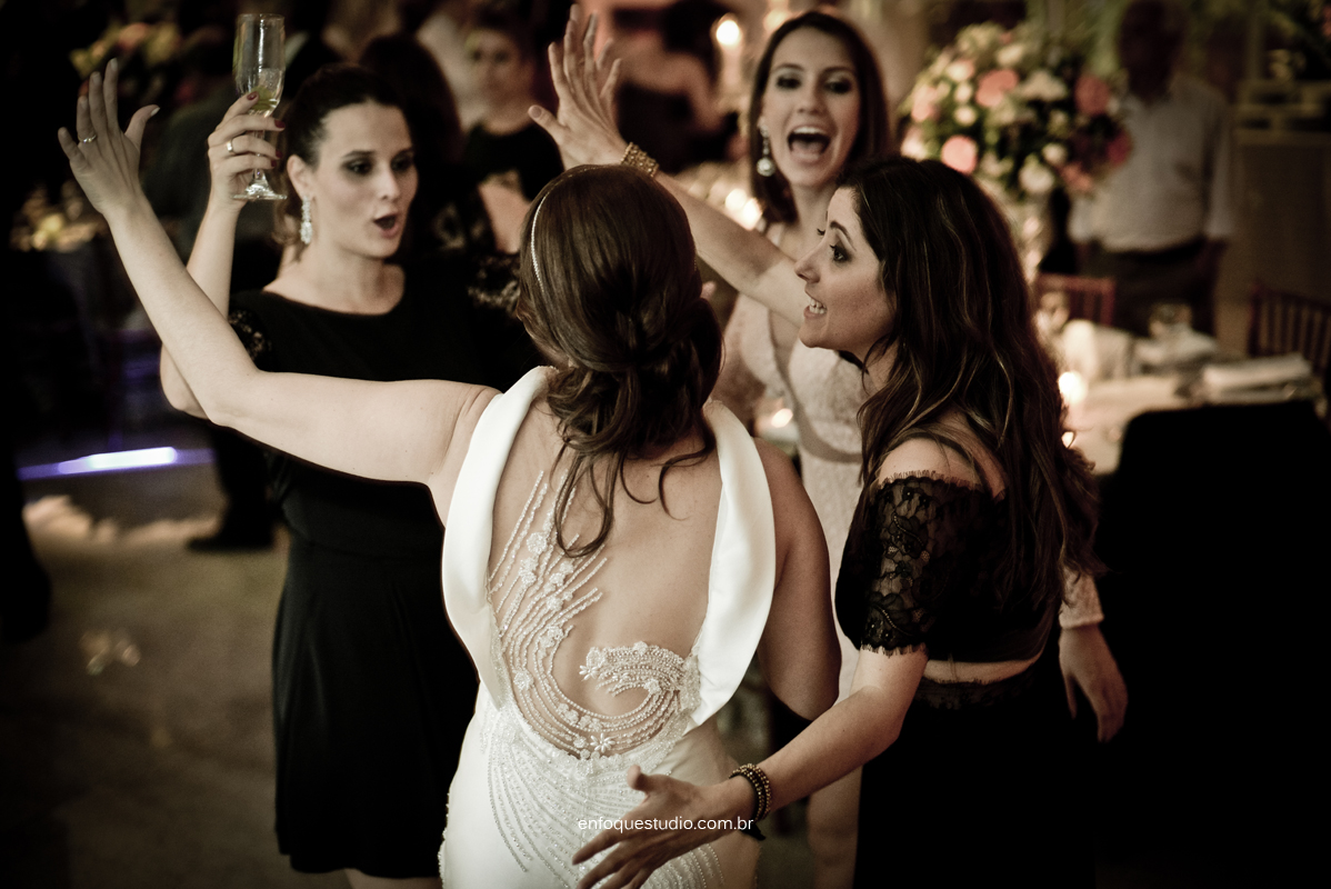 Fotos de casamento de Letícia e Fred - Making of Leonardo Foresti com cerimonia na Capela do Terras e Recepção no Salão Beira Rio - Piracicaba - SP