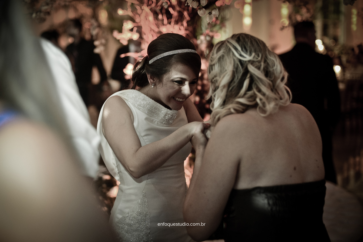 Fotos de casamento de Letícia e Fred - Making of Leonardo Foresti com cerimonia na Capela do Terras e Recepção no Salão Beira Rio - Piracicaba - SP