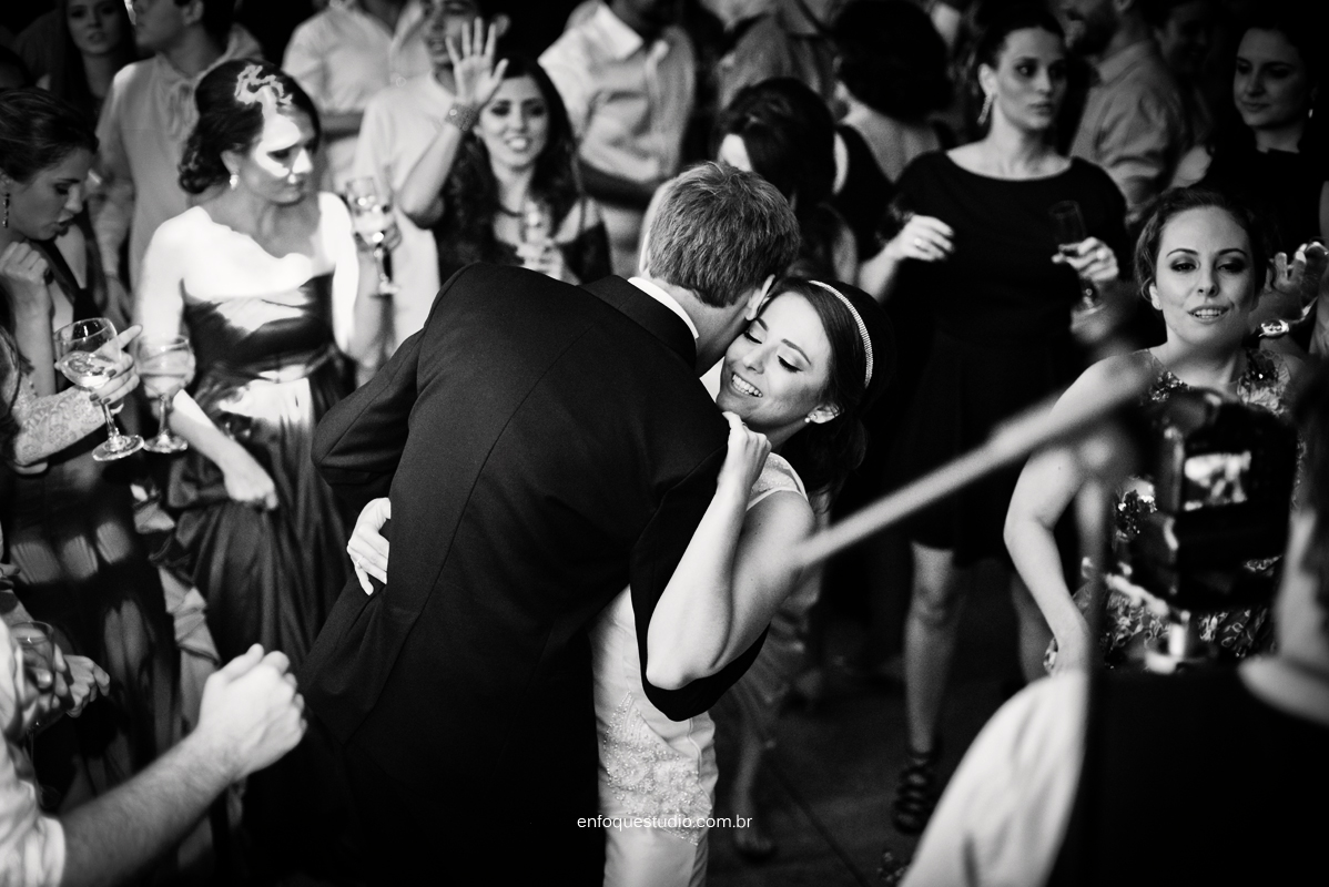 Fotos de casamento de Letícia e Fred - Making of Leonardo Foresti com cerimonia na Capela do Terras e Recepção no Salão Beira Rio - Piracicaba - SP
