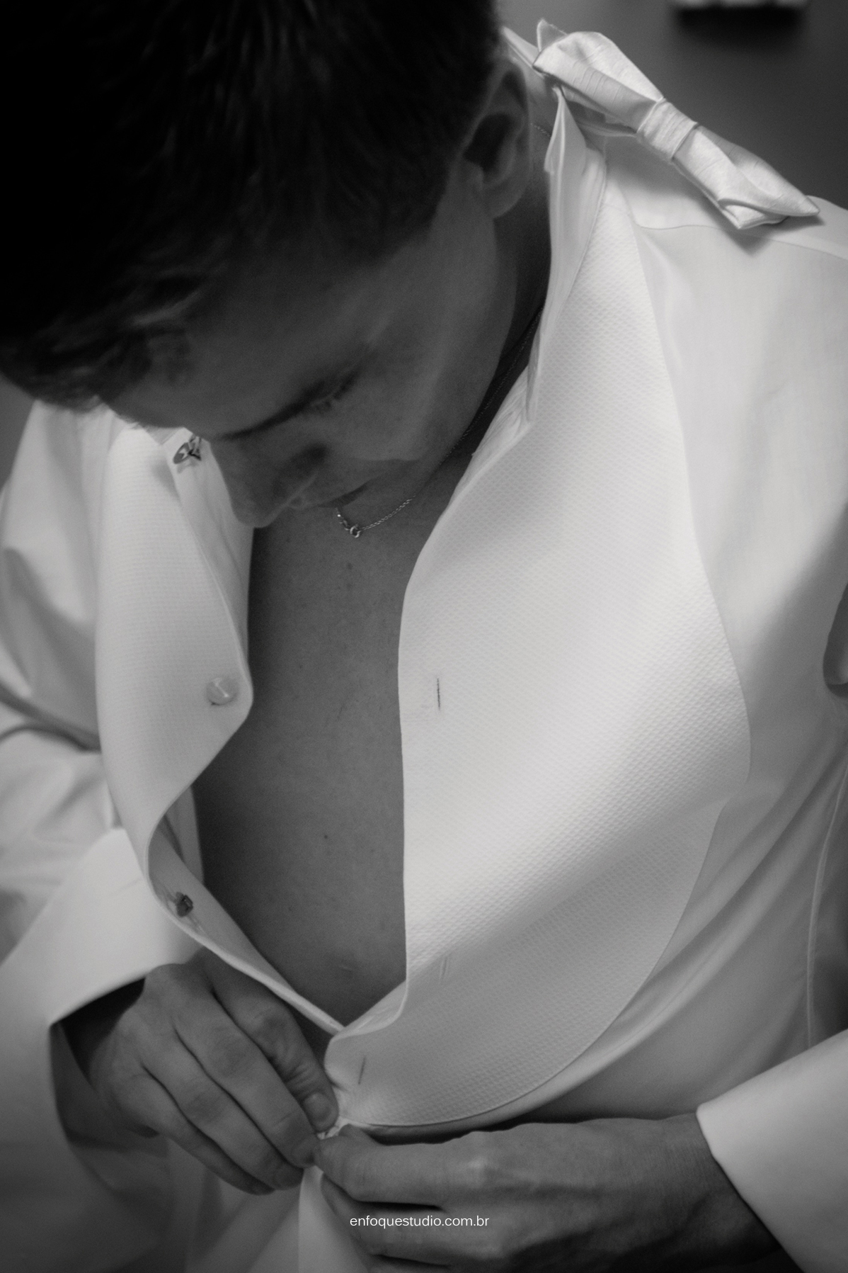 Fotos de casamento de Letícia e Fred - Making of Leonardo Foresti com cerimonia na Capela do Terras e Recepção no Salão Beira Rio - Piracicaba - SP