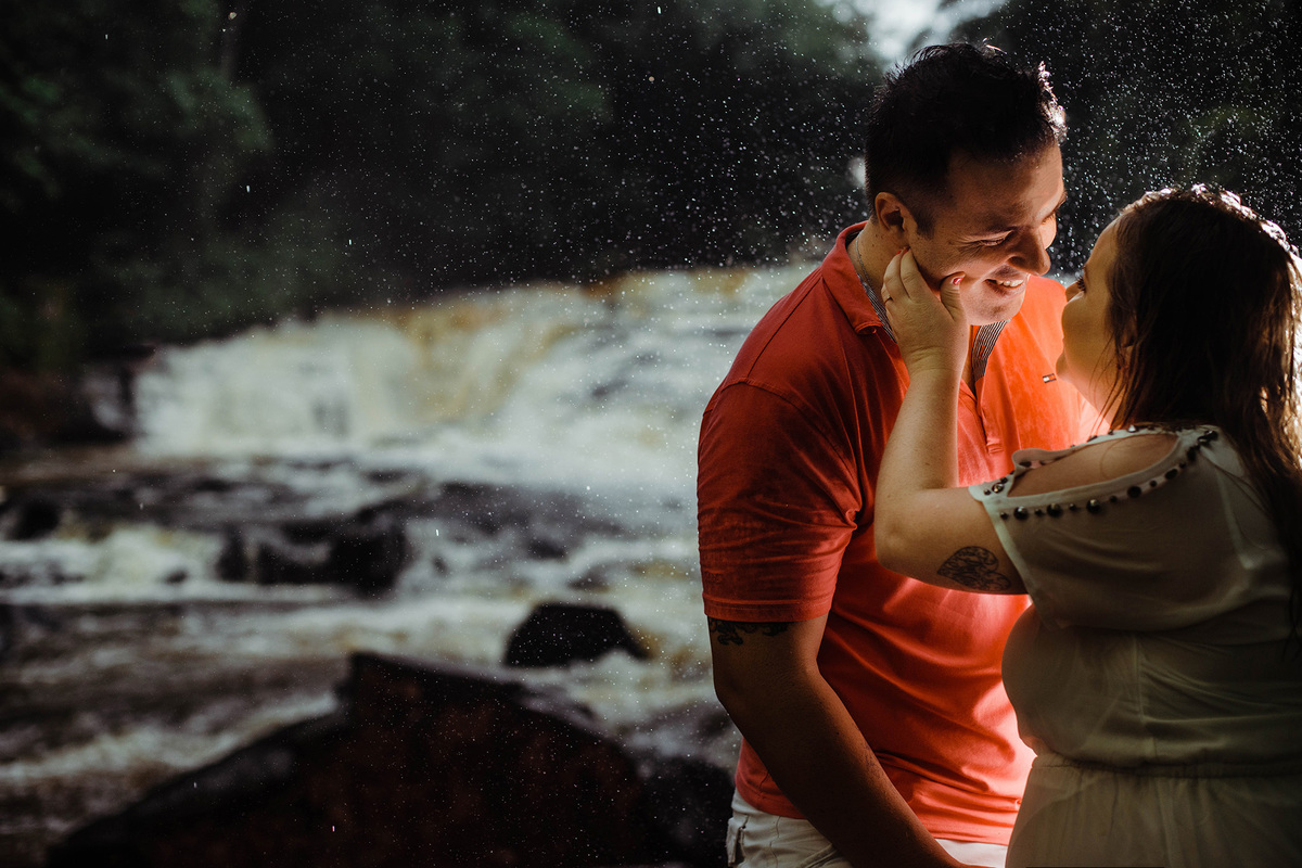 foto de gestante na chuva