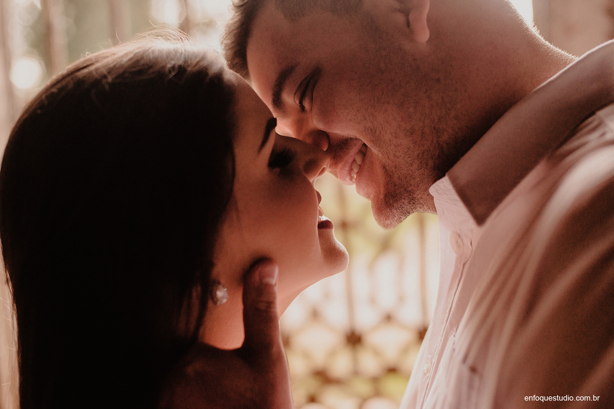 FOTO DE BEIJO EM ENSAIO