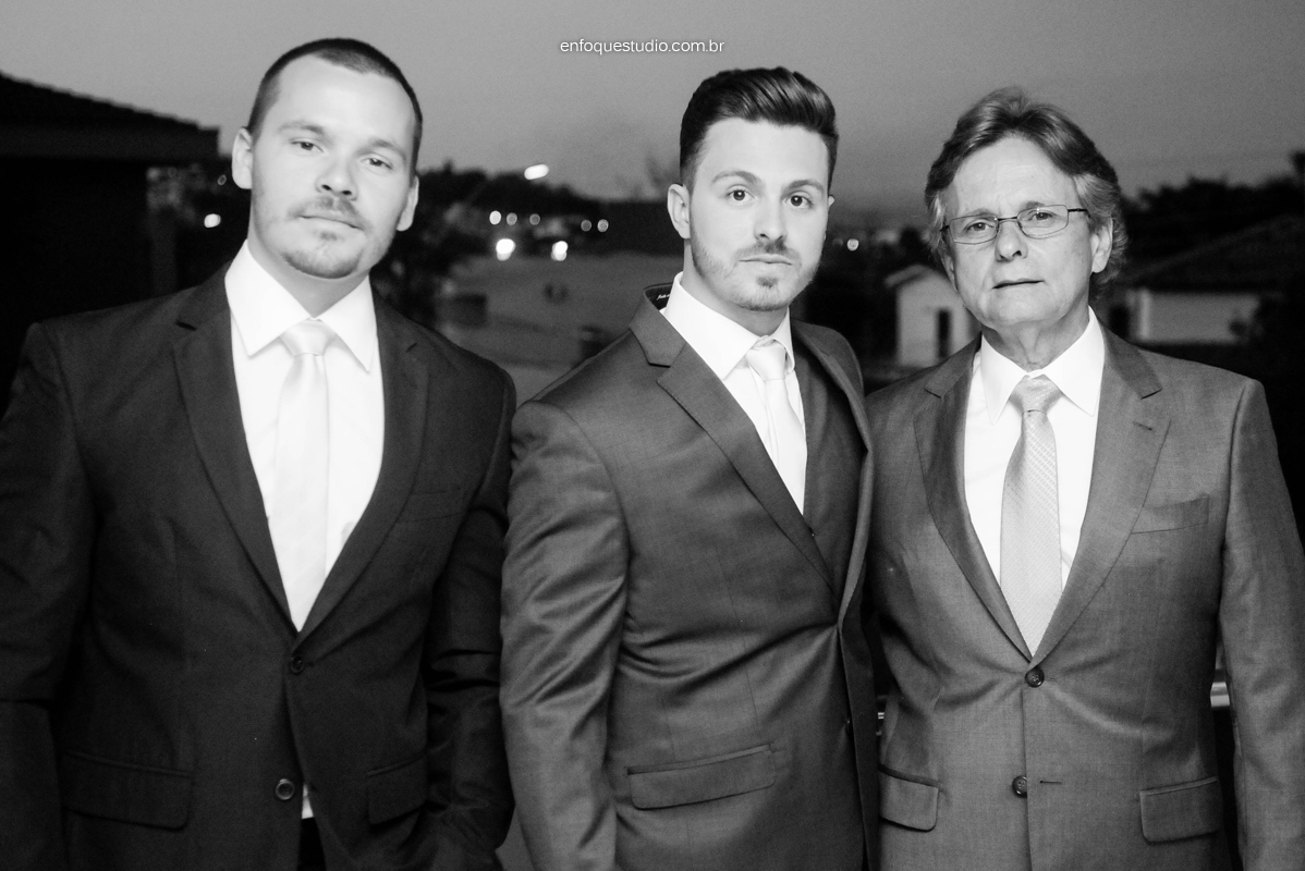 Noivo e família em PB