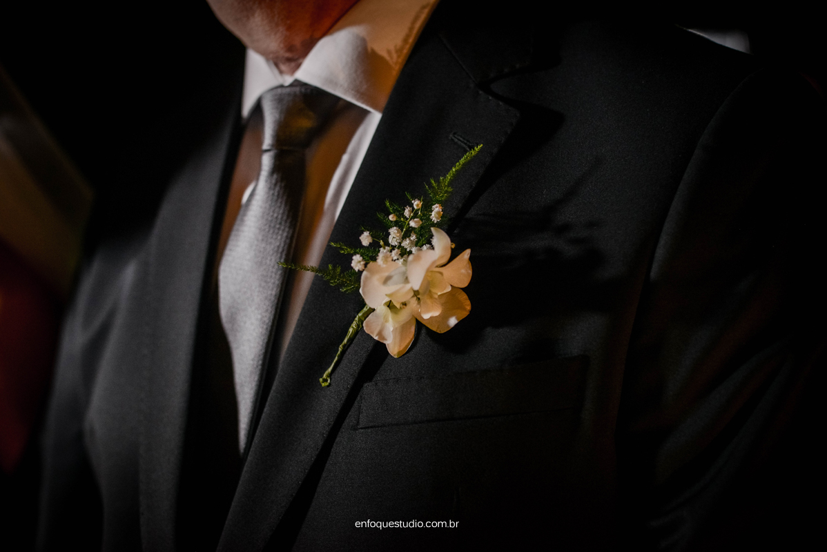 Detalhe de lapela noivo