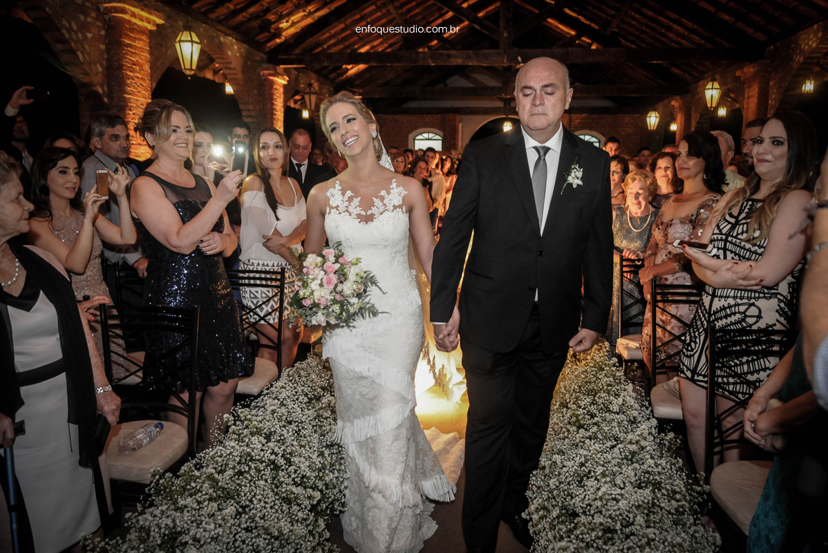 Foto noiva quando vê o noivo pela primeira vez na cerimônia