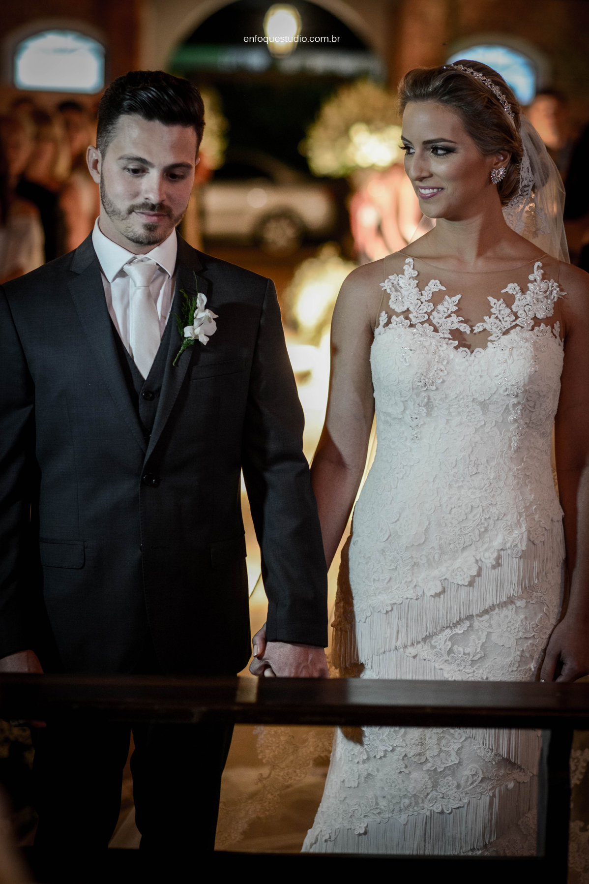 Foto detalhe do casal na cerimônia