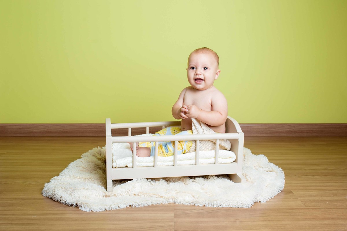 acompanhamento 06 meses berço deitado fundo amarelo