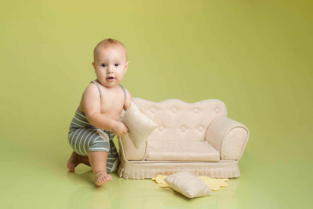 acompanhamento foto em pé no mini sofá