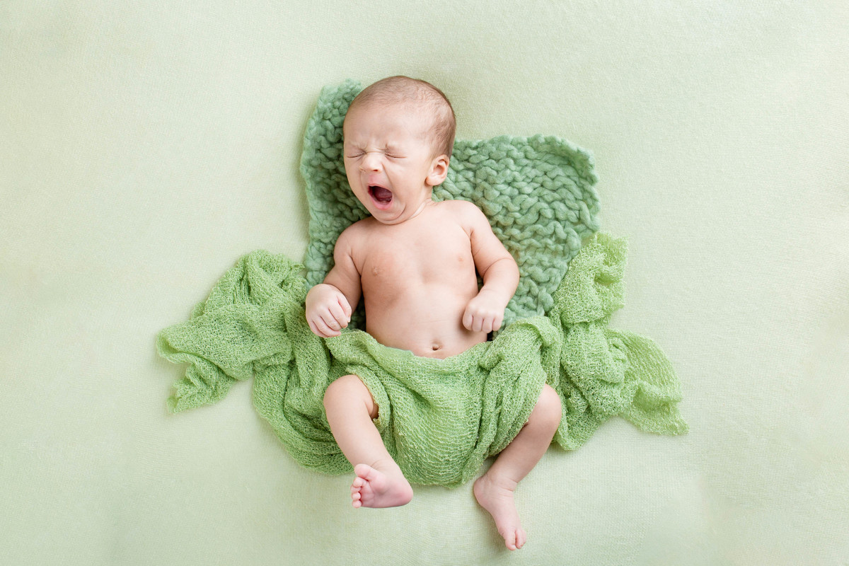 foto acompanhamento bebe bocejando