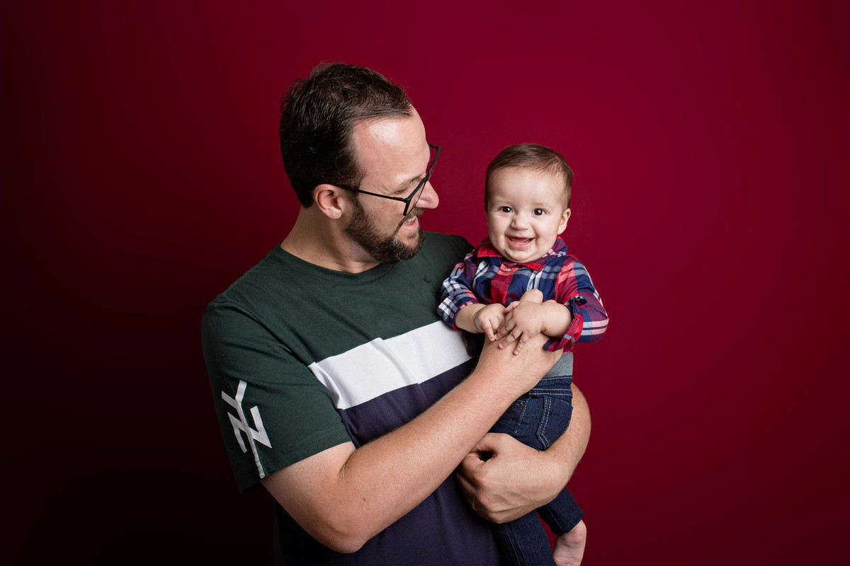 foto acompanhamento bebe com a mãe sorrindo