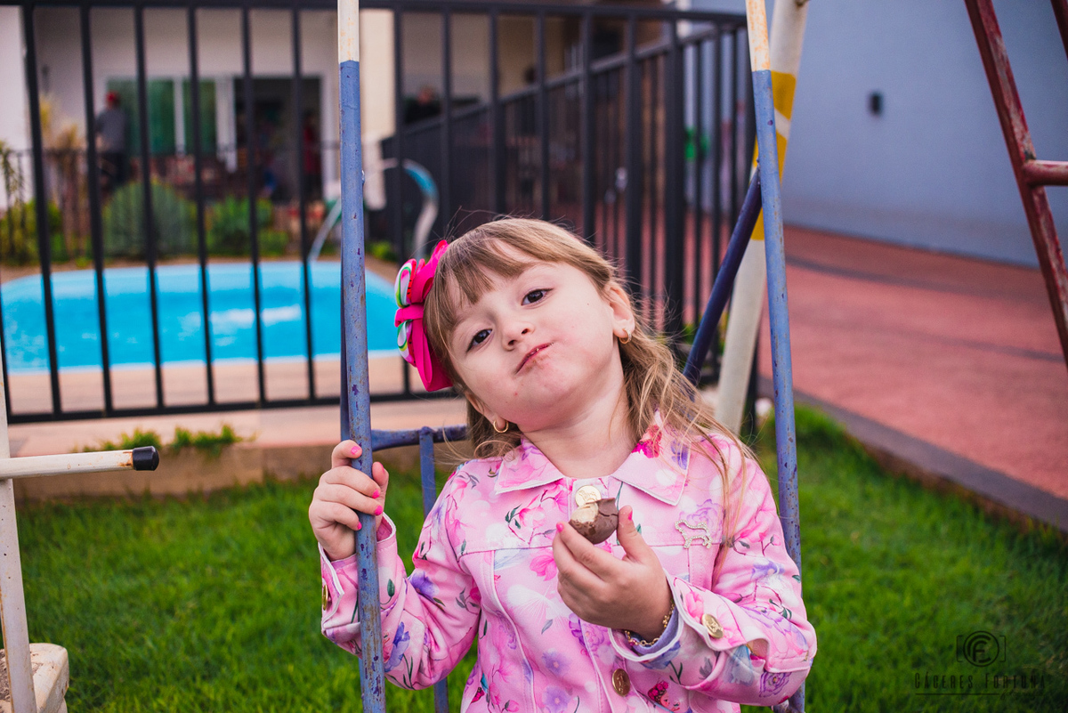 fotografia, Isa comendo um docinho! 