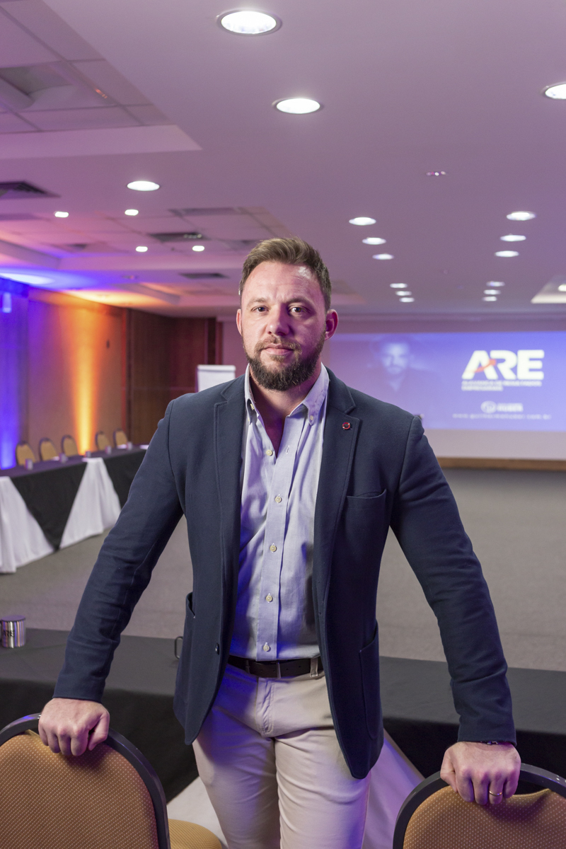 Roberto Custódio é especialista em fotografia corporativa para congressos e simpósios no norte do Paraná.