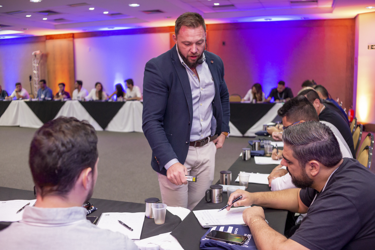 Roberto Custódio: a referência em retratos profissionais para executivos em Londrina, Paraná.