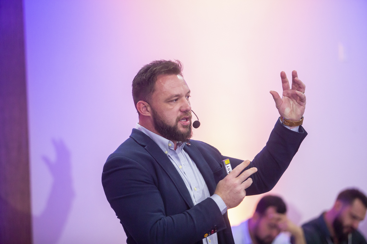 Melhore a presença digital da sua empresa com um fotógrafo corporativo em Londrina experiente como Roberto Custódio em Londrina Paraná.